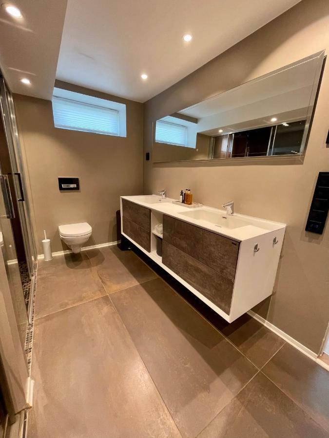 Luxury Apartement Close To City Centre With Free Parking Тромсьо Екстериор снимка
