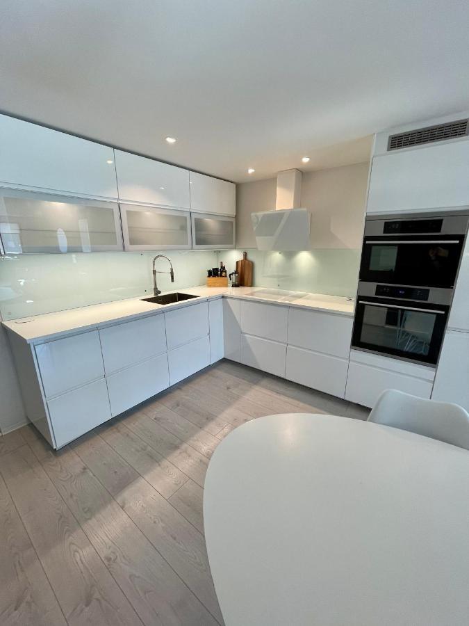 Luxury Apartement Close To City Centre With Free Parking Тромсьо Екстериор снимка